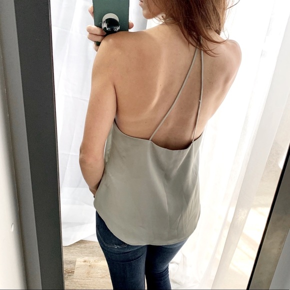 Lulu’s Top - Picture 3 of 5